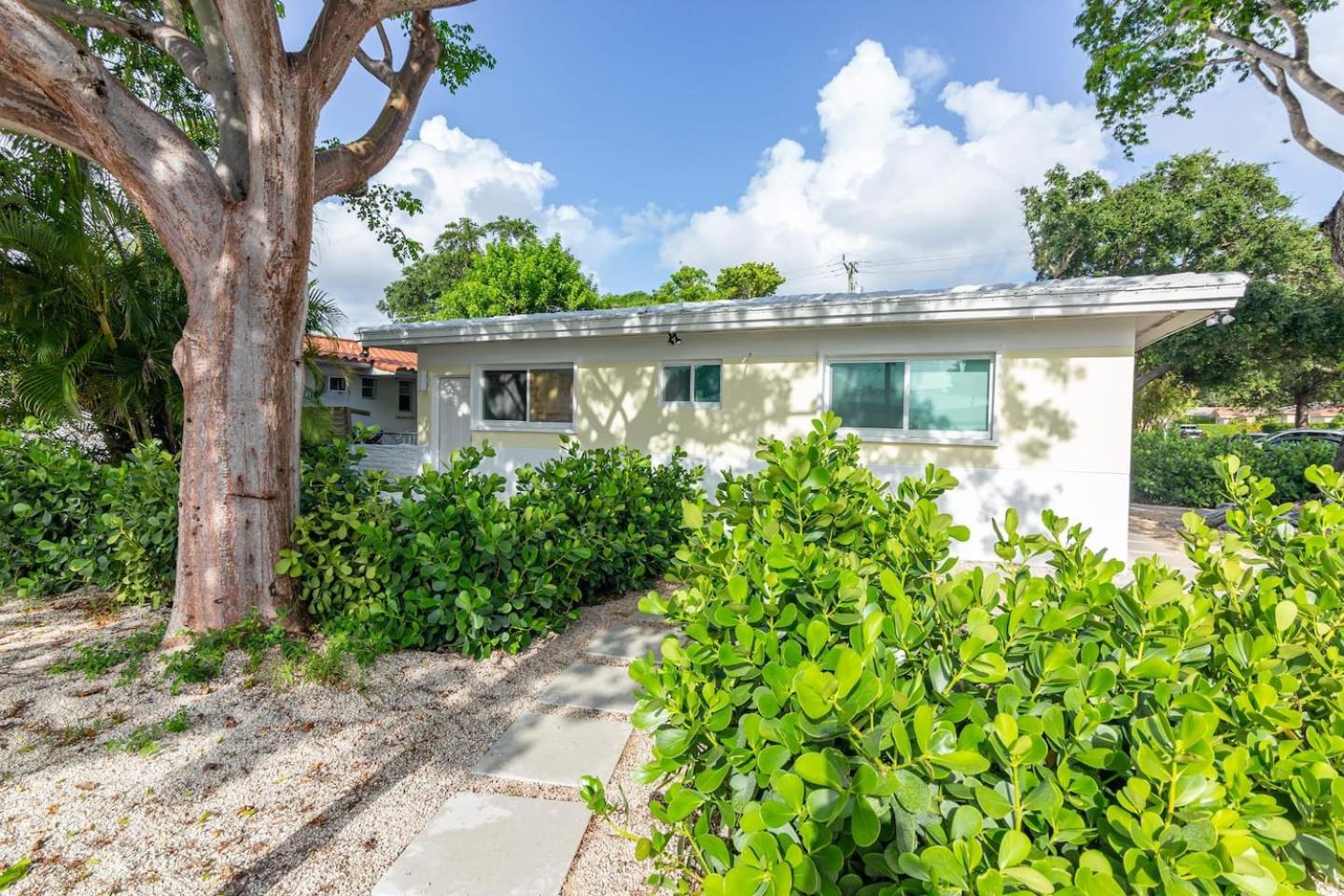 Large Stylish Studio Apartment In El Portal #3 Miami Exterior foto